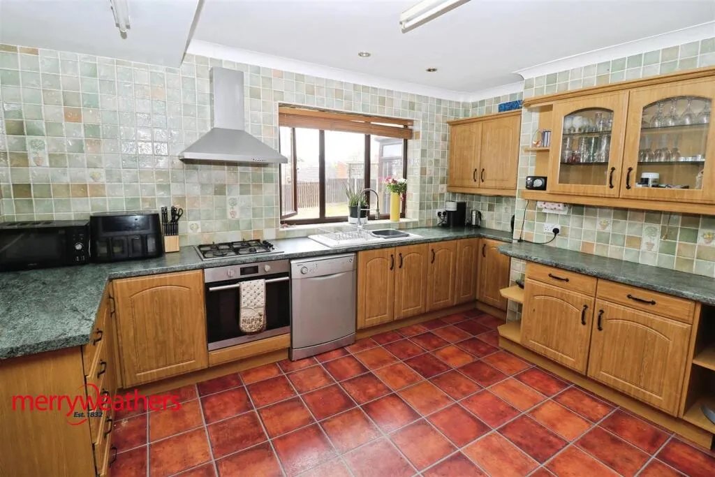 4 bed Detached Bungalow
