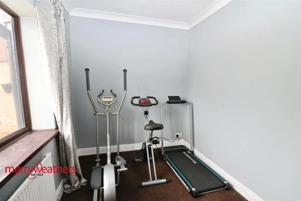 4 bed Detached Bungalow
