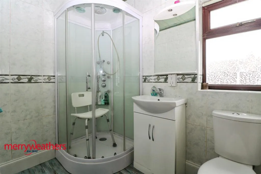 4 bed Detached Bungalow