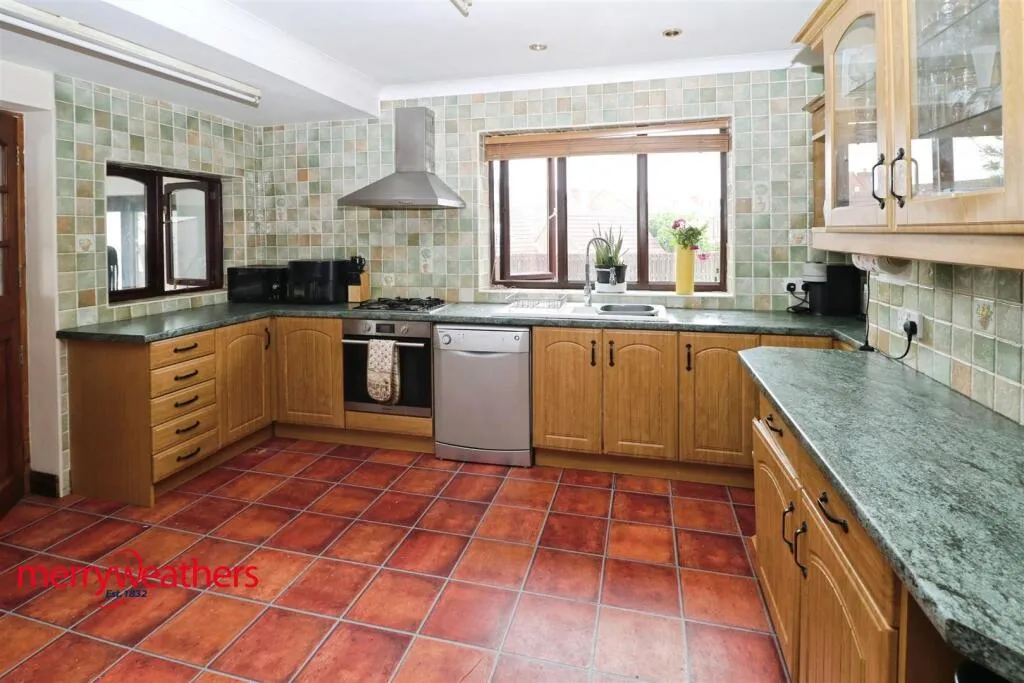 4 bed Detached Bungalow
