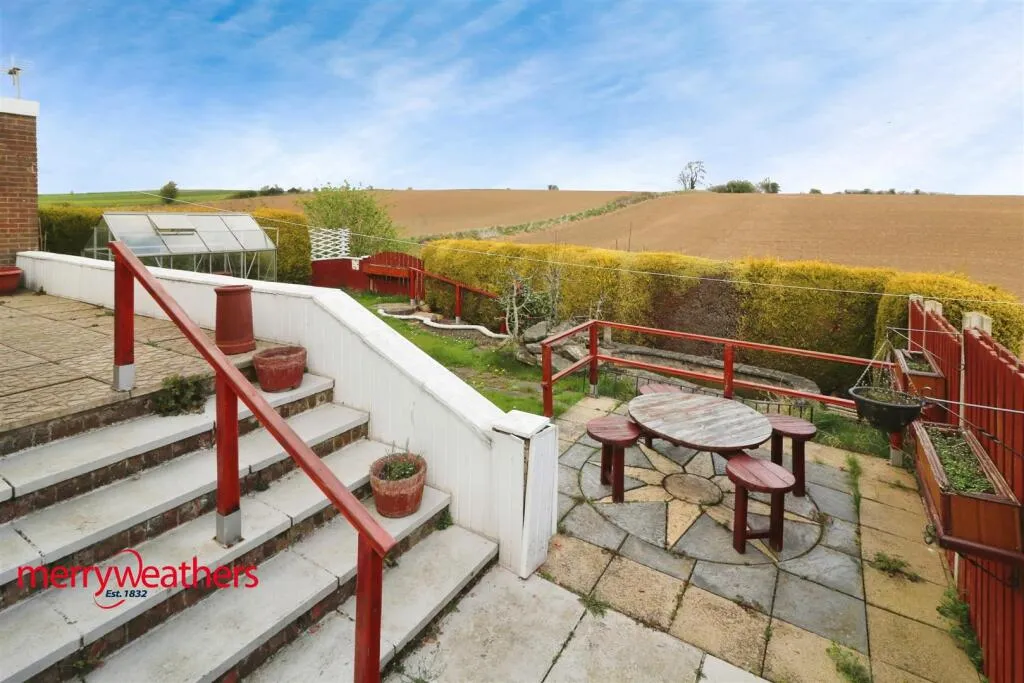 2 bed Detached Bungalow
