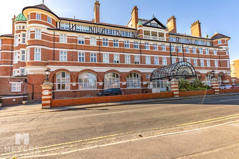1 bed Ground Flat