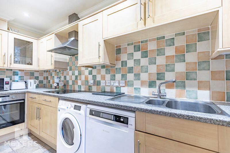 1 bed Ground Flat
