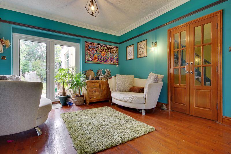 4 bed Detached