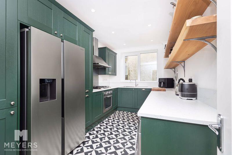 5 bed Apartment