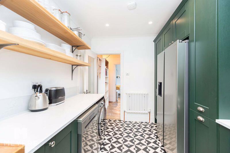 5 bed Apartment