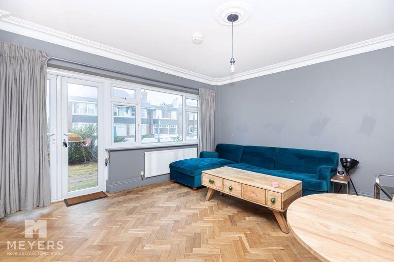 5 bed Apartment