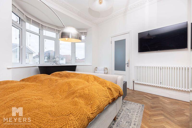 5 bed Apartment