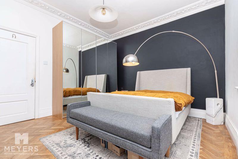 5 bed Apartment