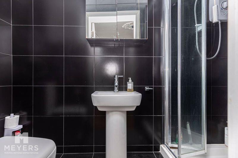 5 bed Apartment