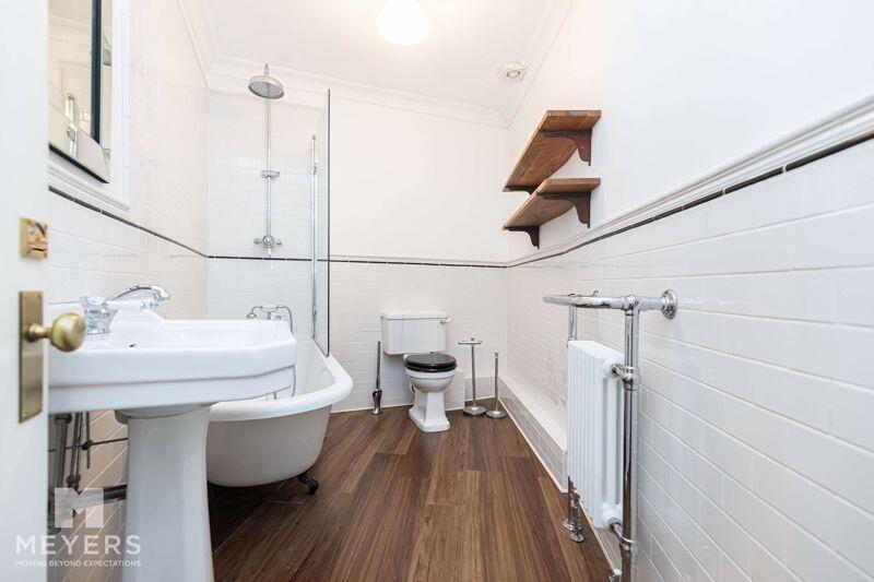 5 bed Apartment