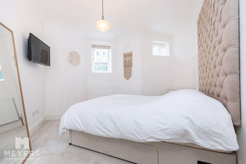 5 bed Apartment