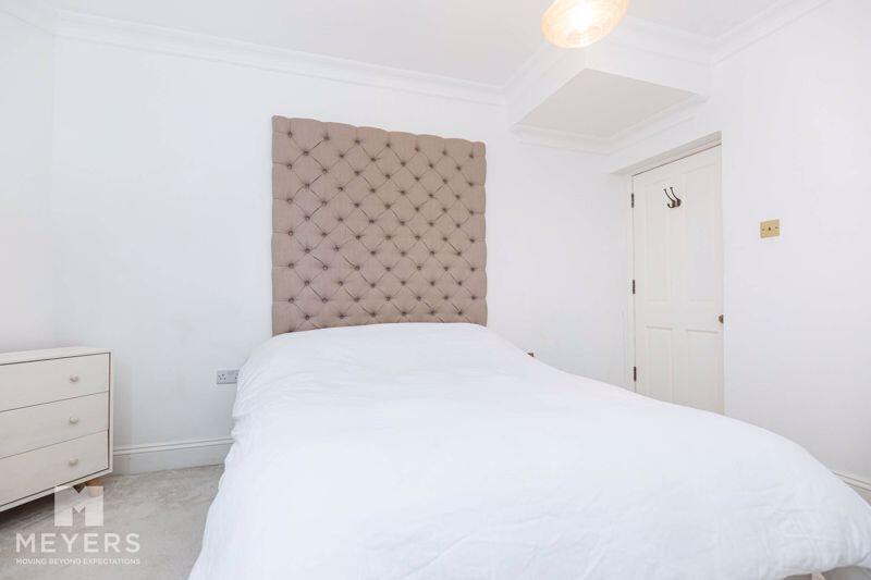5 bed Apartment