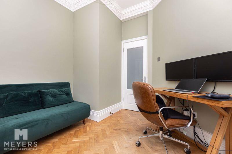 5 bed Apartment