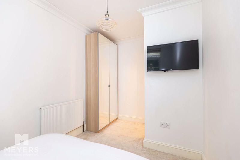 5 bed Apartment
