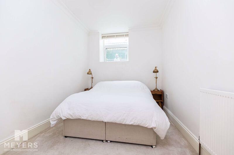 5 bed Apartment