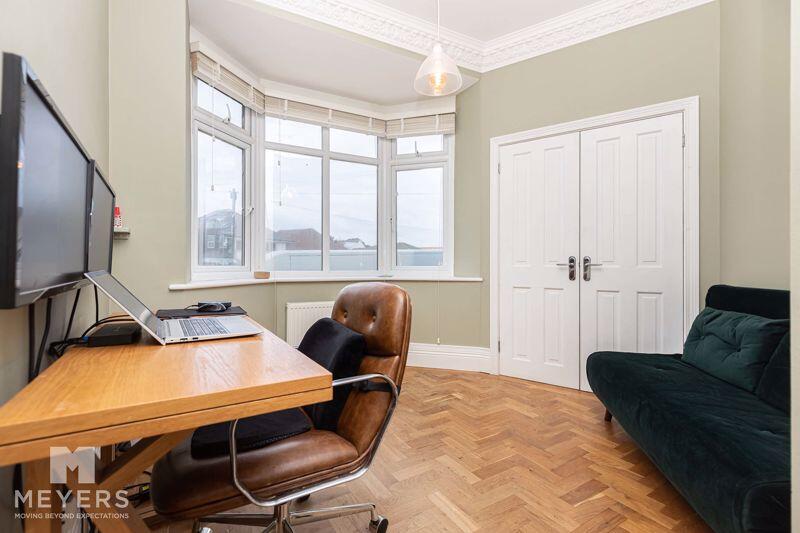 5 bed Apartment