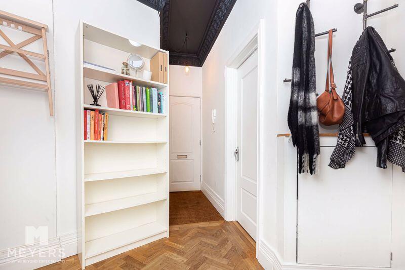 5 bed Apartment