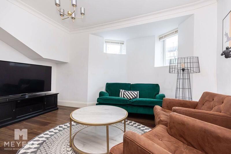 5 bed Apartment