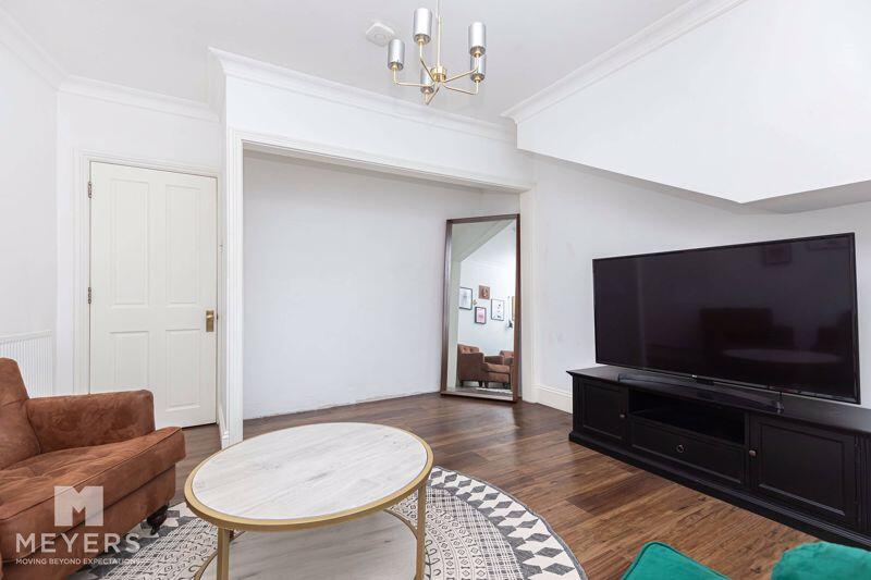 5 bed Apartment