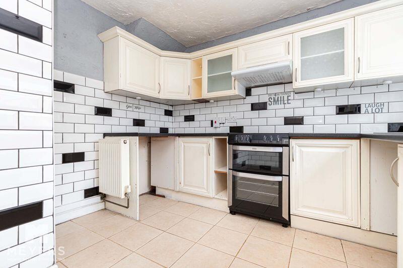 3 bed End of Terrace