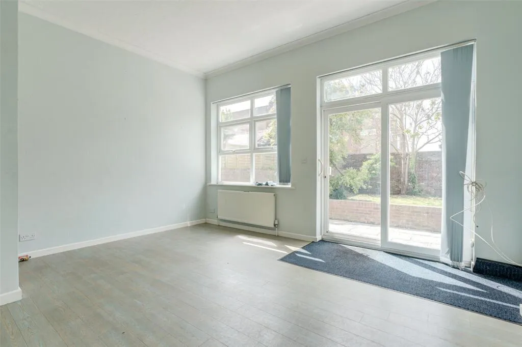 6 bed Link Detached House