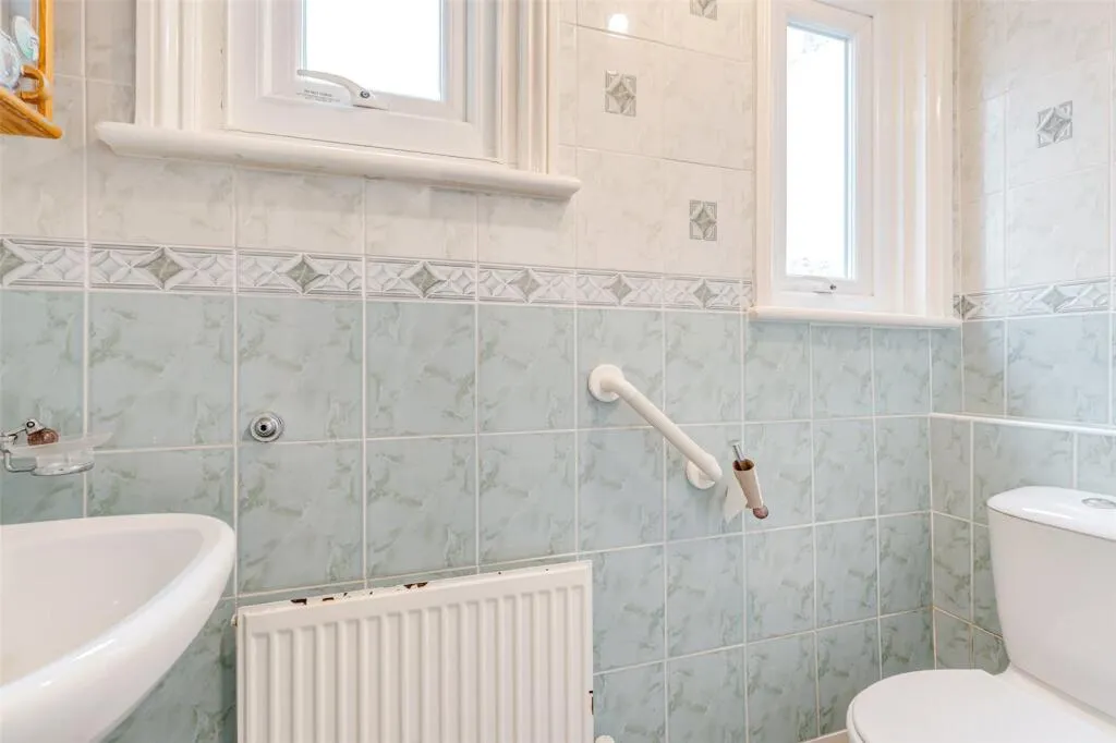 6 bed Link Detached House