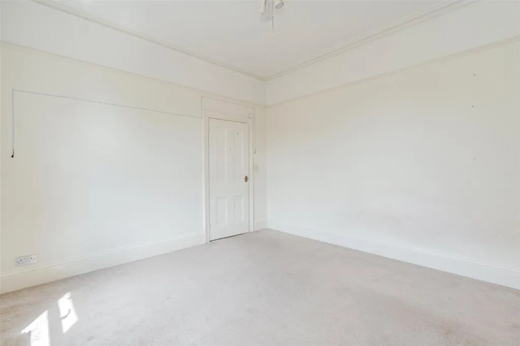 6 bed Link Detached House