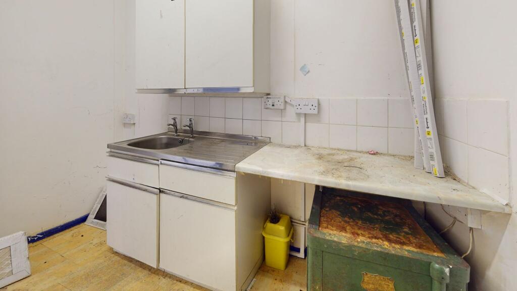 1 bed Convenience Store