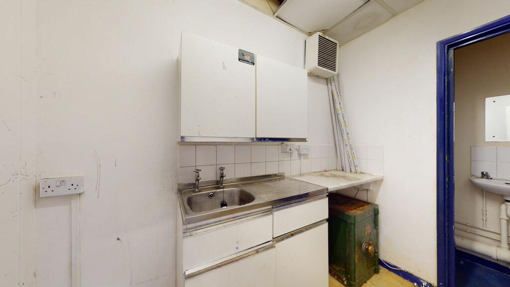 1 bed Convenience Store