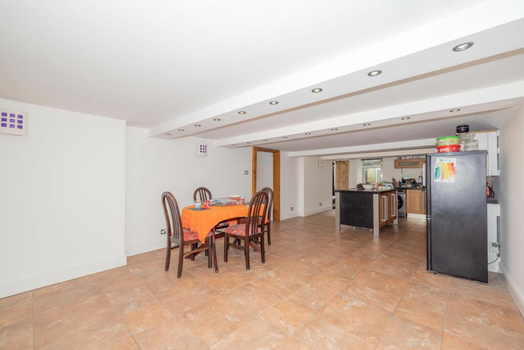 3 bed Apartment