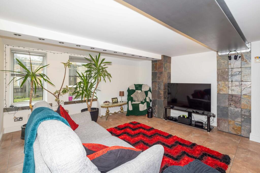 3 bed Apartment