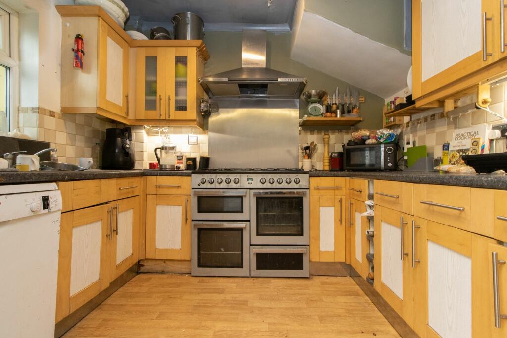 3 bed End of Terrace
