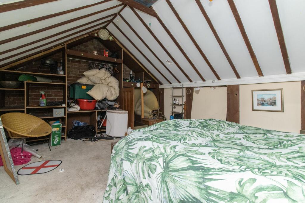 3 bed End of Terrace
