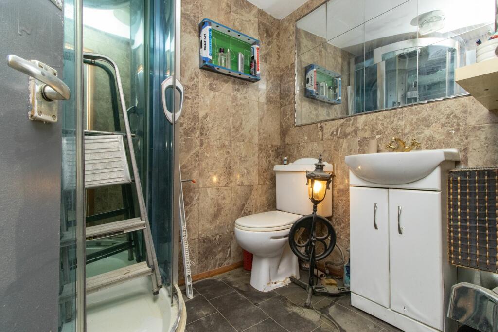 3 bed End of Terrace