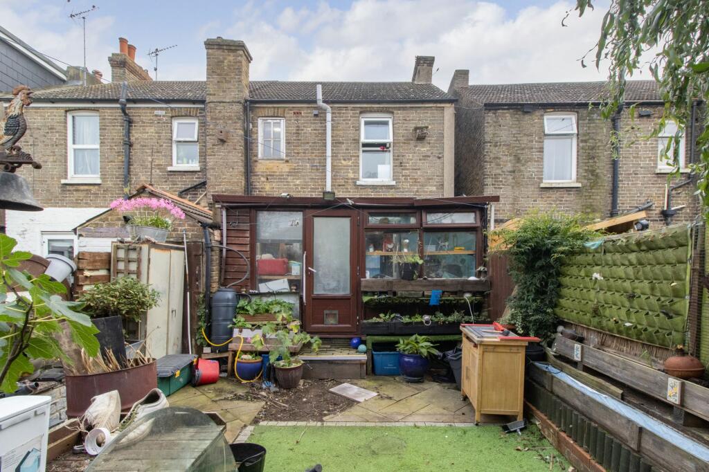 3 bed End of Terrace