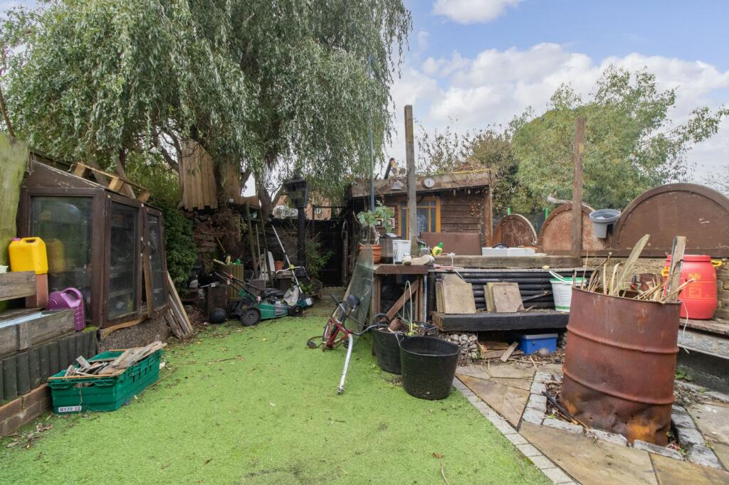 3 bed End of Terrace