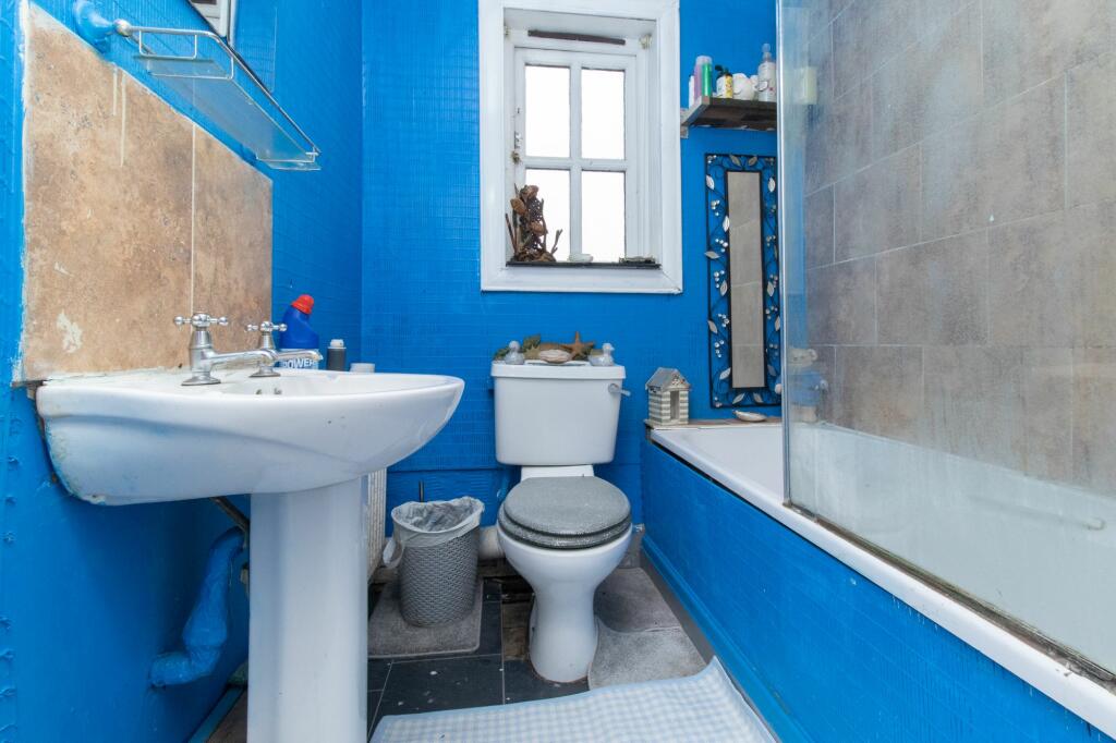 3 bed End of Terrace