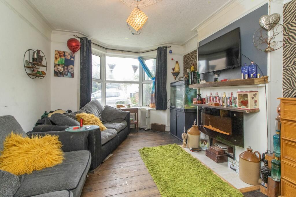 3 bed End of Terrace