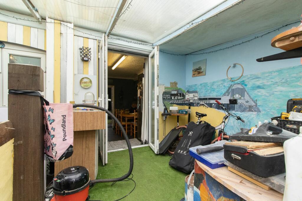 3 bed End of Terrace