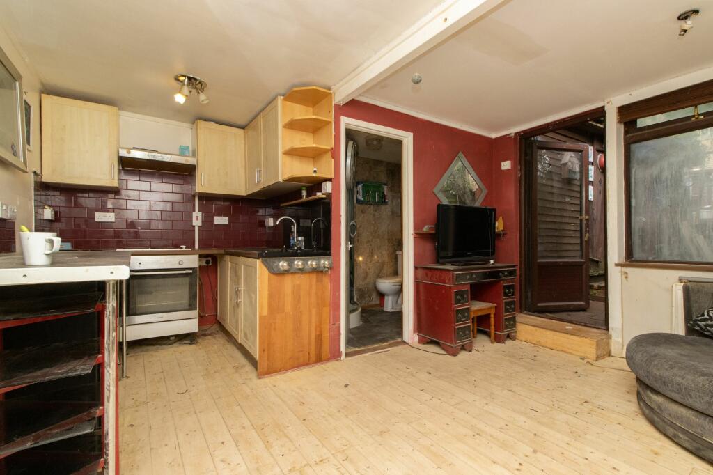3 bed End of Terrace