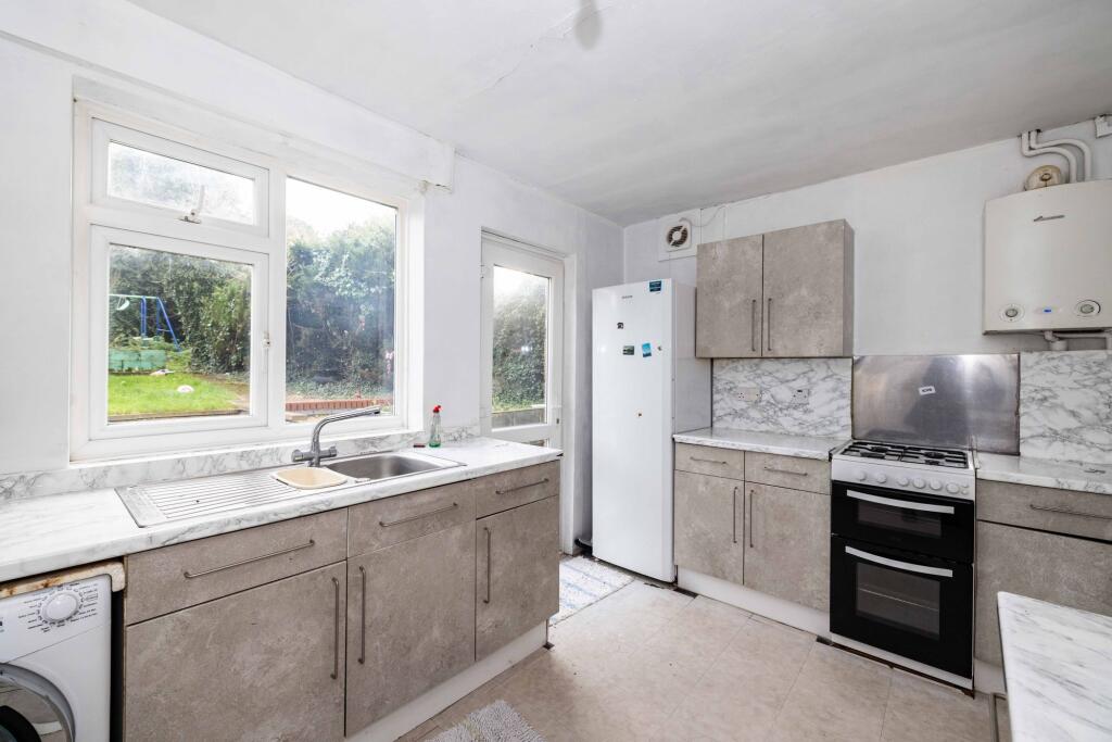 4 bed End of Terrace
