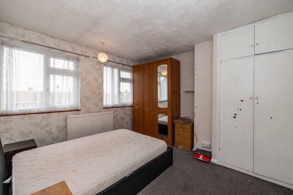 4 bed End of Terrace