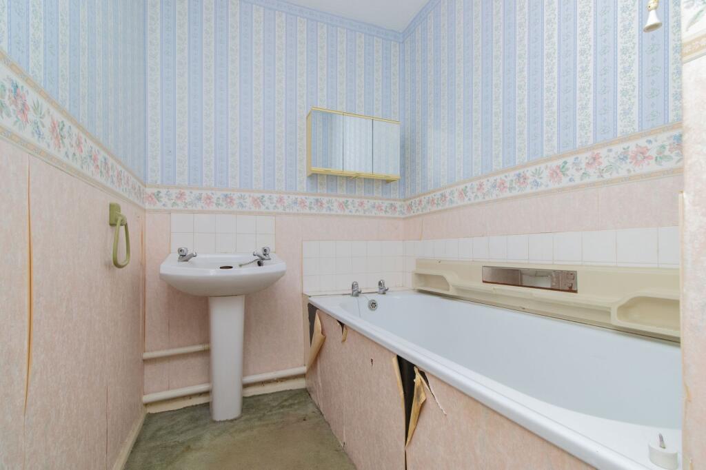 2 bed Semi-Detached