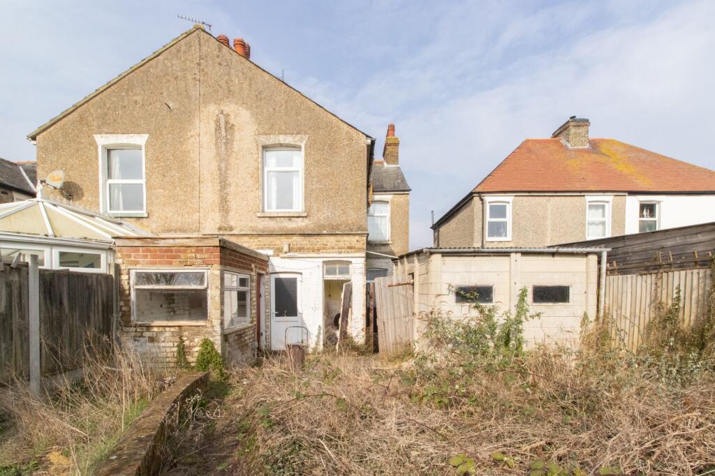 4 bed Terraced
