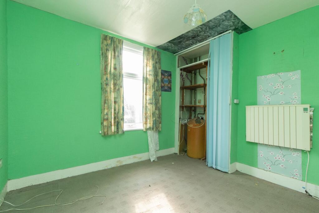 4 bed Terraced