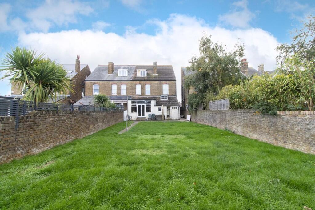 8 bed Semi-Detached