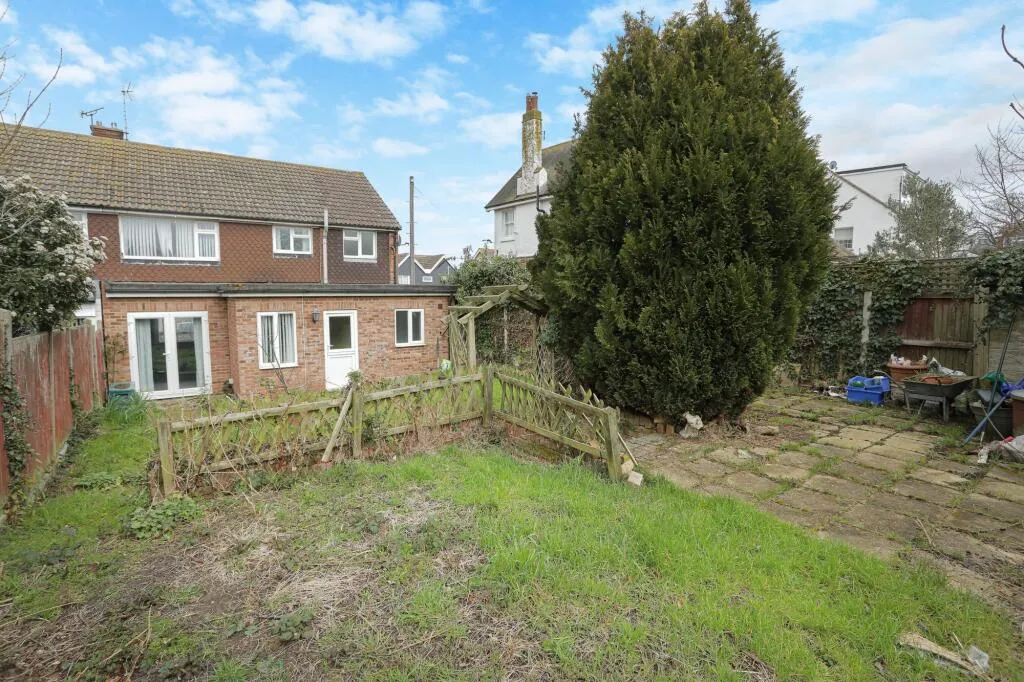 4 bed Semi-Detached