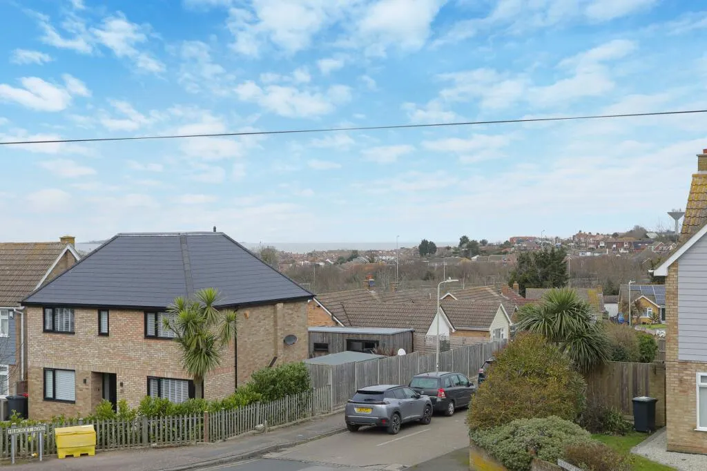 4 bed Semi-Detached