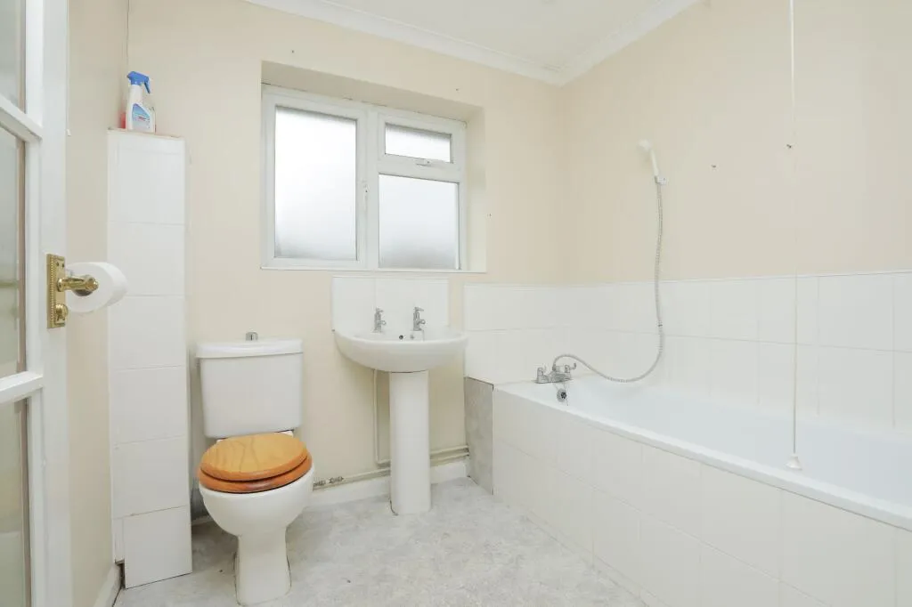 4 bed Semi-Detached